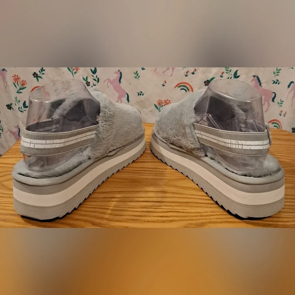 NWT Y2K Grey Fuzzy Platform Chunky Comfy Peep Toe Sandal Shoe SZ 5